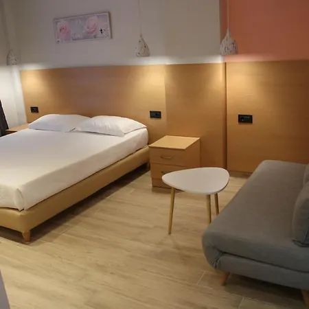 Sonia & Hotel 2*