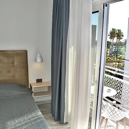 Sonia & - Adults Only