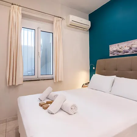 Sonia & - Adults Only