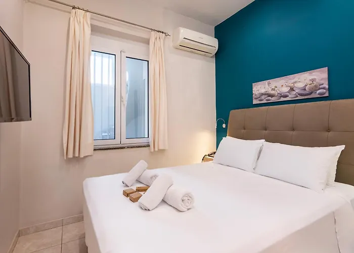 Sonia & - Adults Only